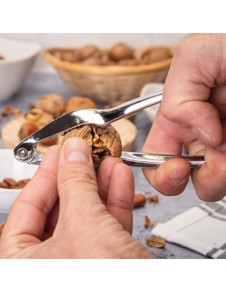 Chrome-Plated Nutscracker | 3 Claveles