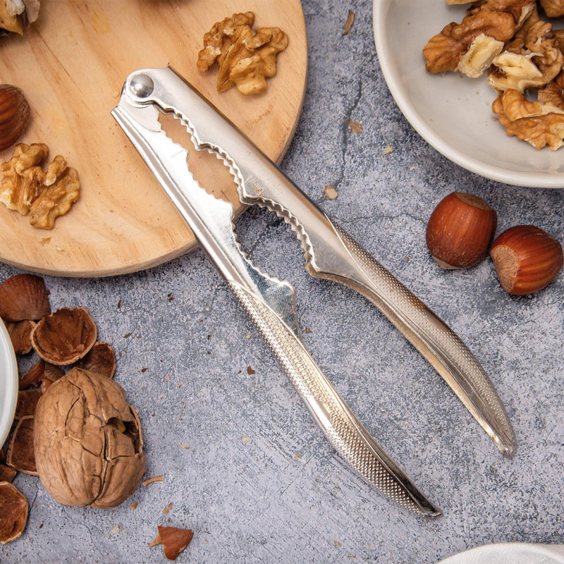Chrome-Plated Nutscracker | 3 Claveles