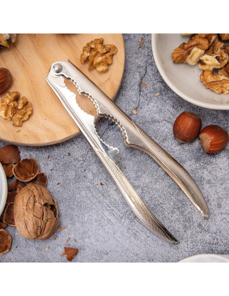 Chrome-Plated Nutscracker | 3 Claveles
