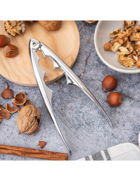 Nutscracker with Spring | 3 Claveles