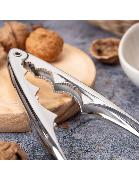 Nutscracker with Spring | 3 Claveles