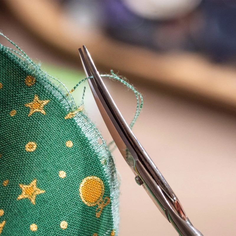 Curved Embroidery Scissors | 3 Claveles